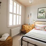 Hideaway Cottage