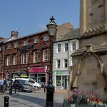 The George Hotel