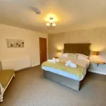 Elegant & Spacious Farmhouse With Wonderful Views