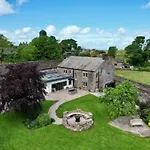 Elegant & Spacious Farmhouse With Wonderful Views