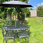 Fell View - Dog-Friendly House, Enclosed Garden & Great Views