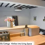 Honeysuckle Cottage & Whinfell Studio