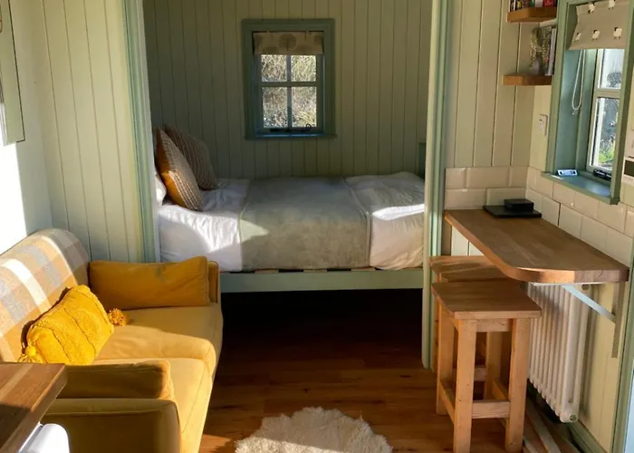 Sunset Snug Shepherd Hut