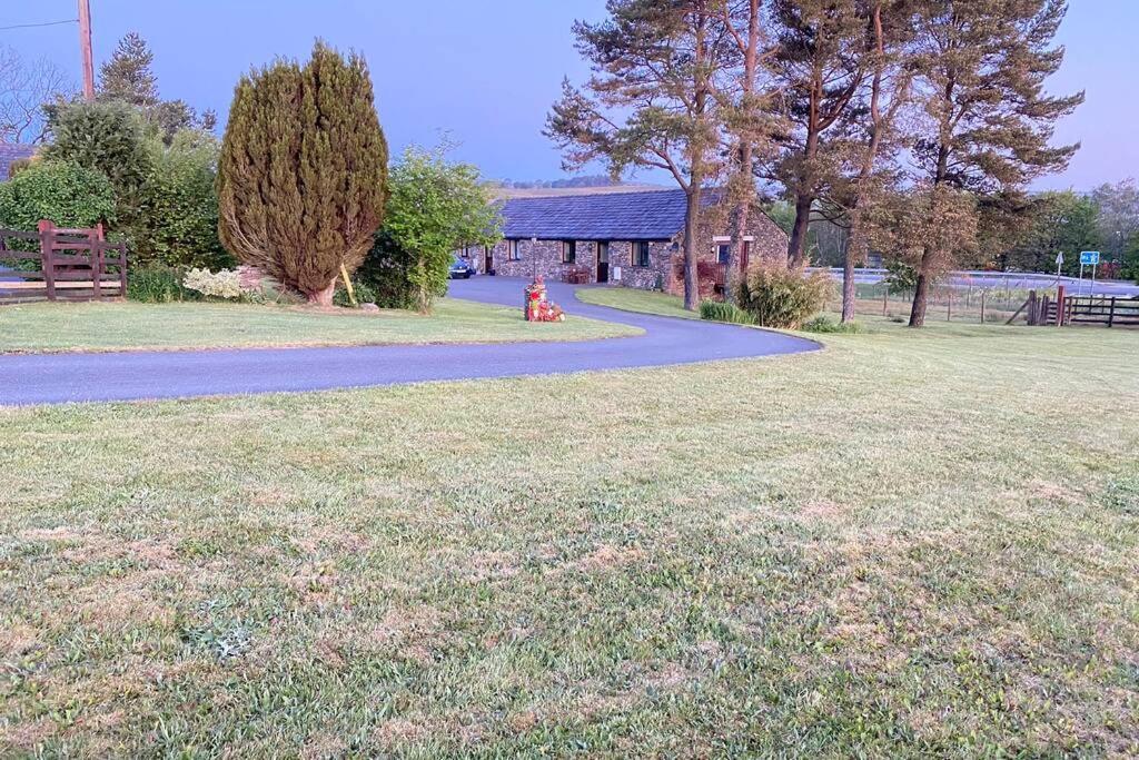 District Romantic Get Away In 1 Acre Gardens Off M6 *