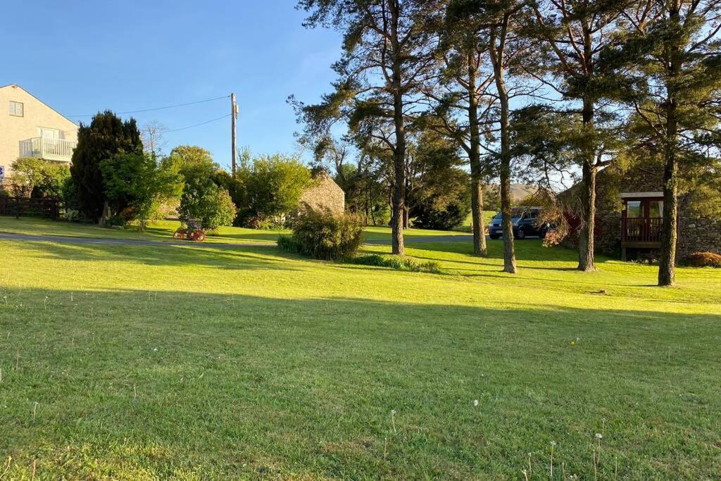 District Romantic Get Away In 1 Acre Gardens Off M6 Holiday home