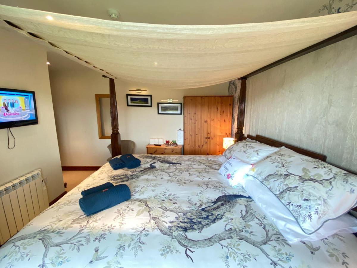 District Romantic Get Away In 1 Acre Gardens Off M6 *