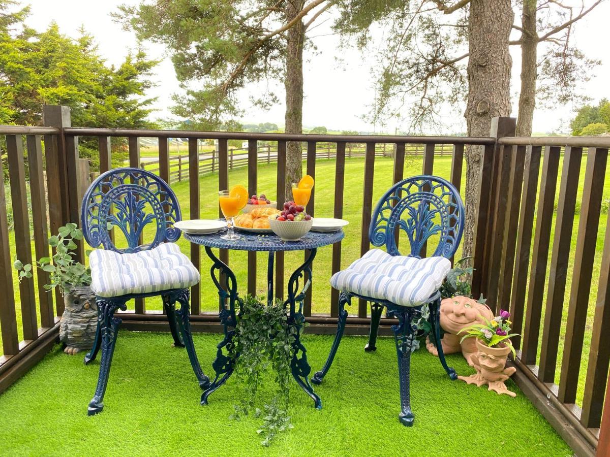 Holiday home District Romantic Get Away In 1 Acre Gardens Off M6