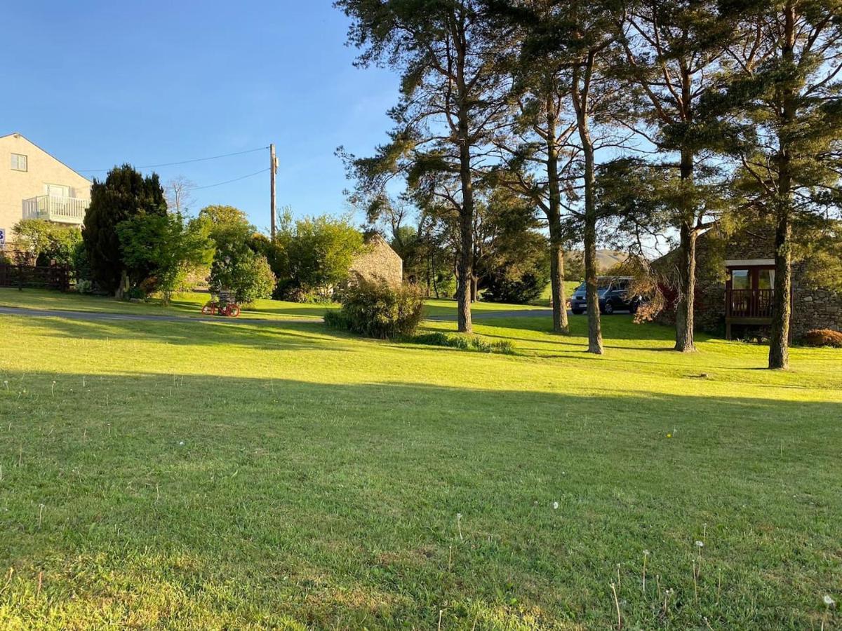 Country house District In 1 Acre Gardens Off M6