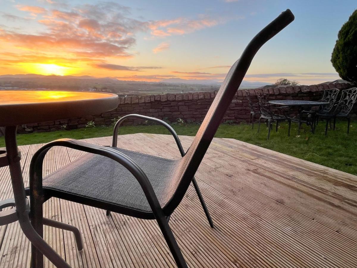 Fell View - Dog-friendly House, Enclosed Garden & Great Views Holiday home *