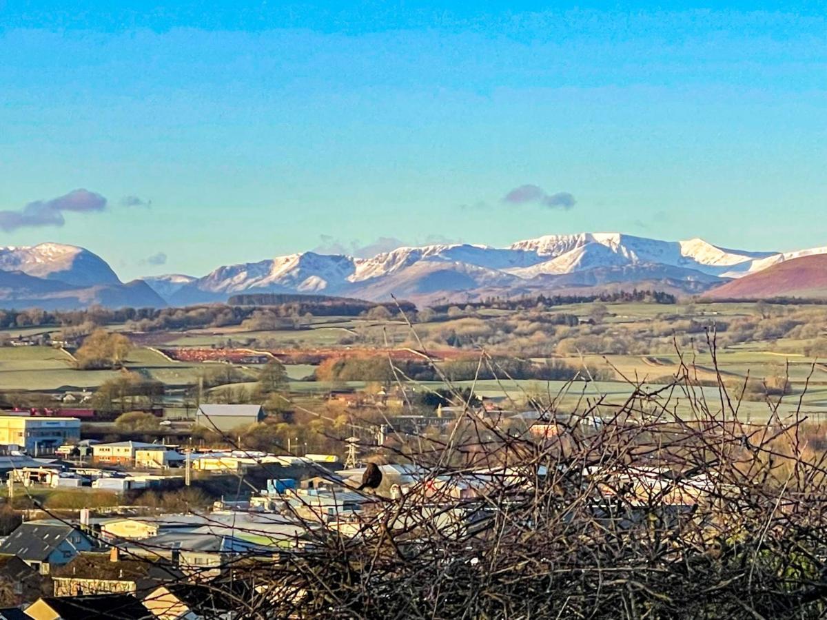 Fell View - Dog-friendly House, Enclosed Garden & Great Views * Penrith