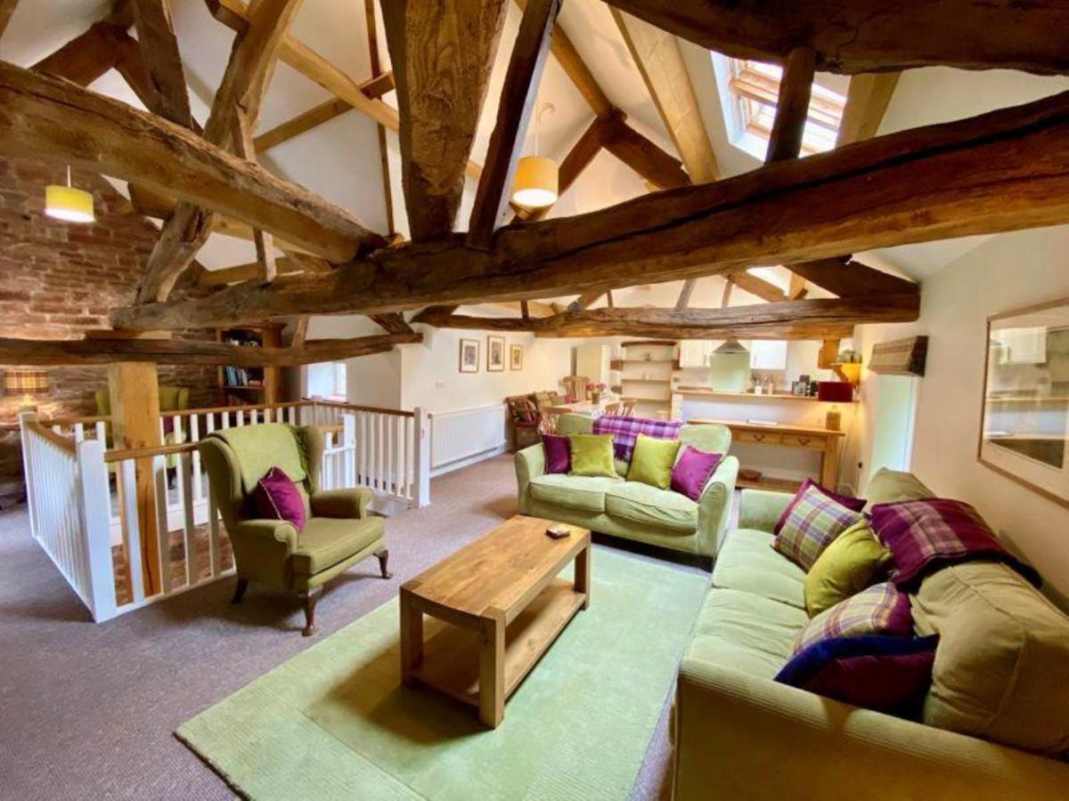 Holiday home Stunning Barn Minutes From The District *