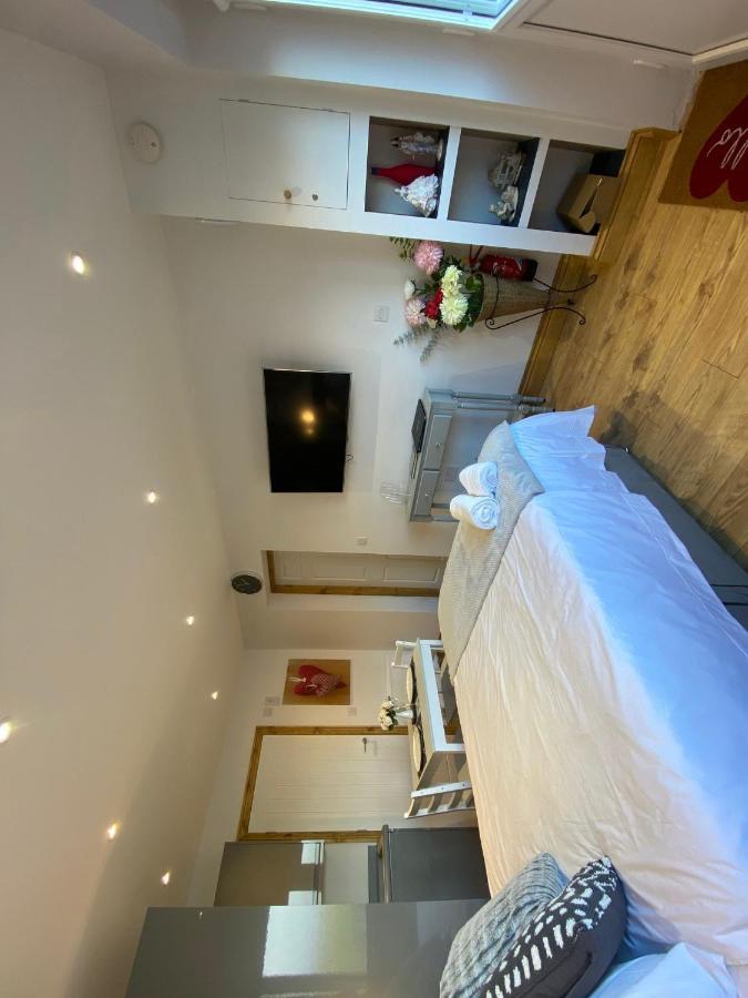 Beautiful 1-bed In Holiday home