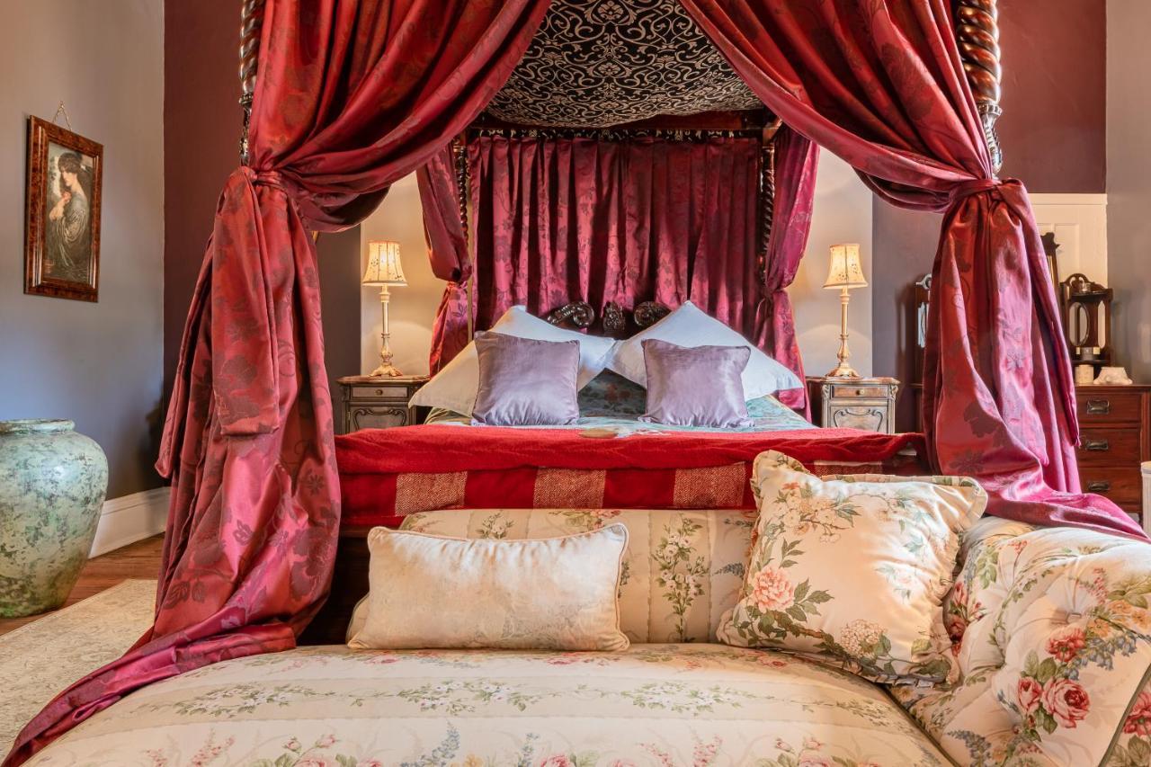 Bed & Breakfast Hall *