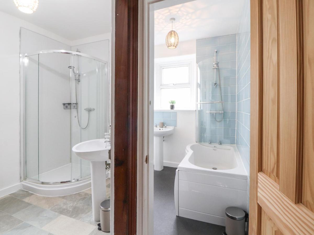 7 Lonsdale Terrace *