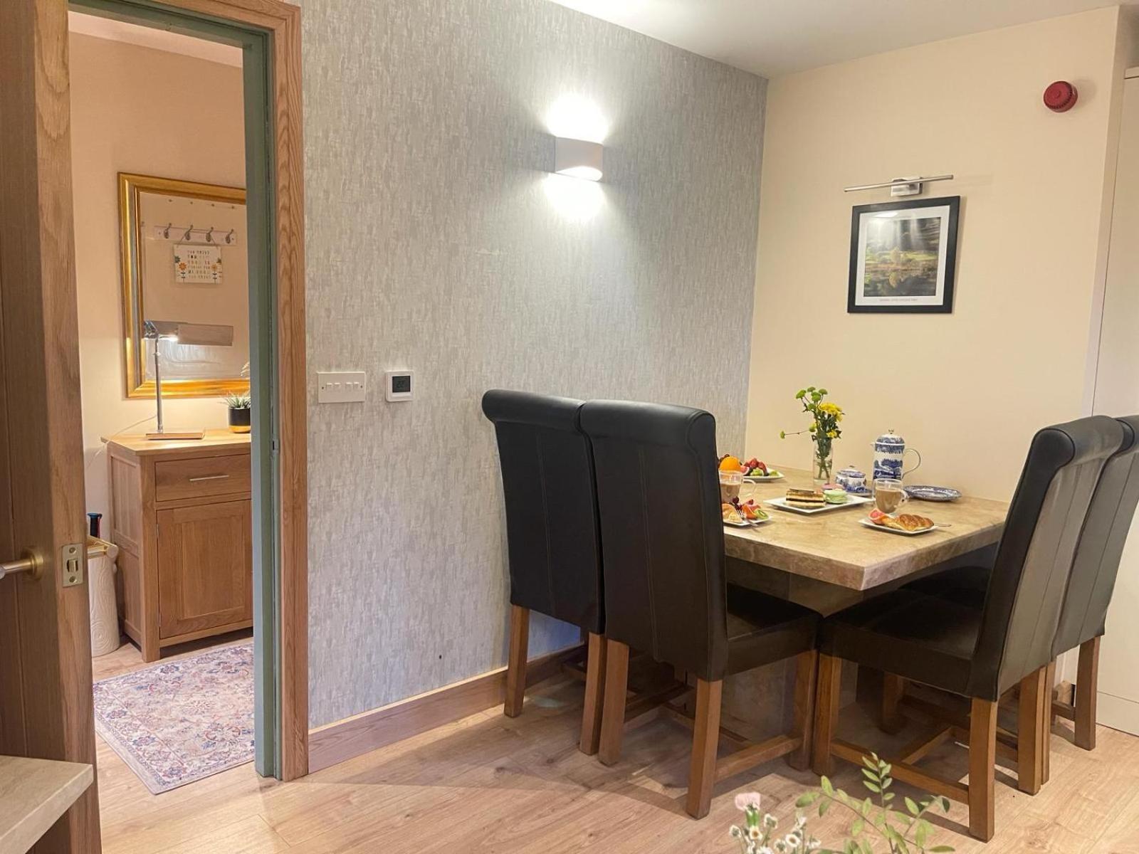 Holiday home District Romantic Get Away In 1 Acre Gardens Off M6 *