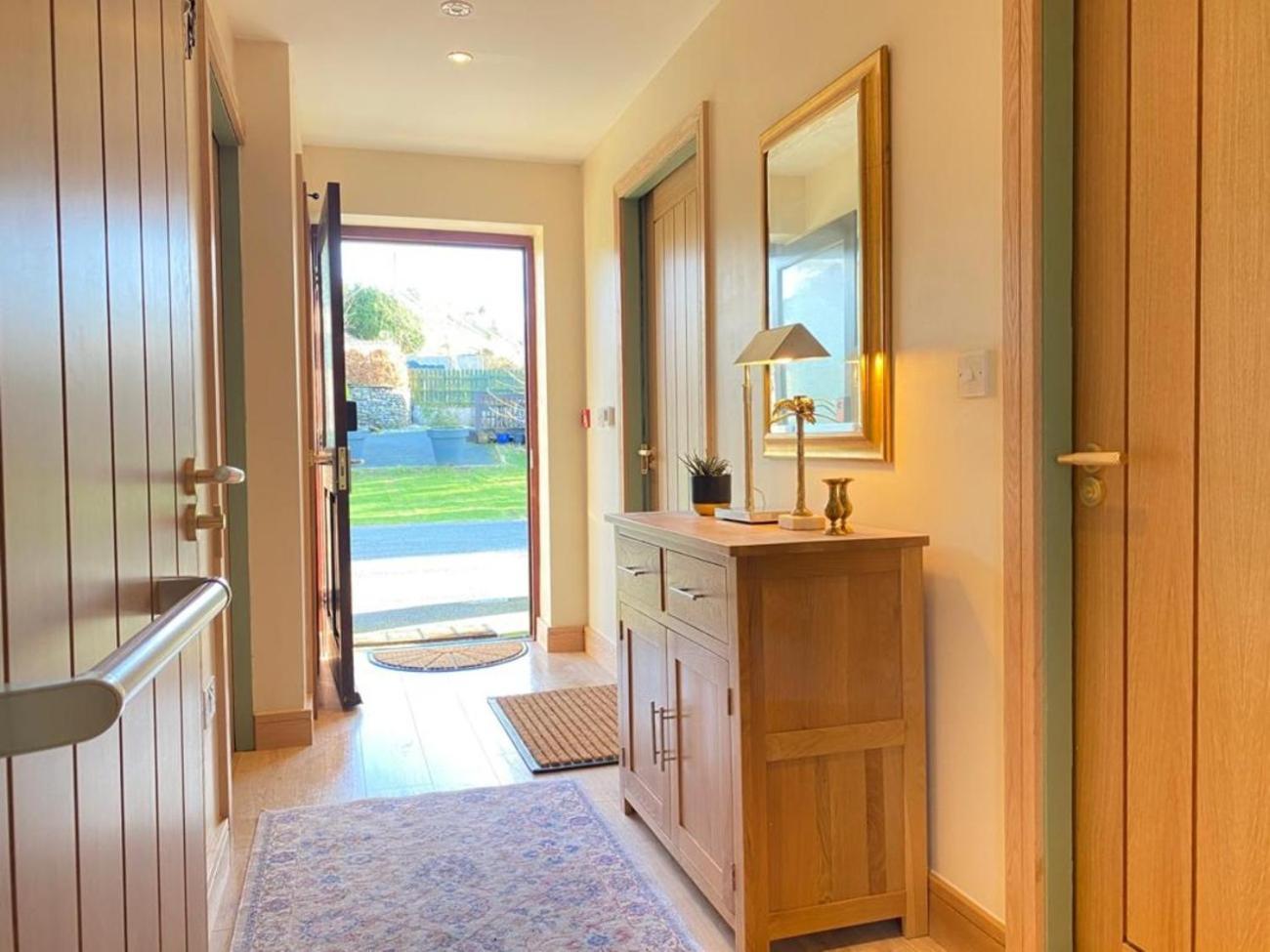 District Romantic Get Away In 1 Acre Gardens Off M6 *