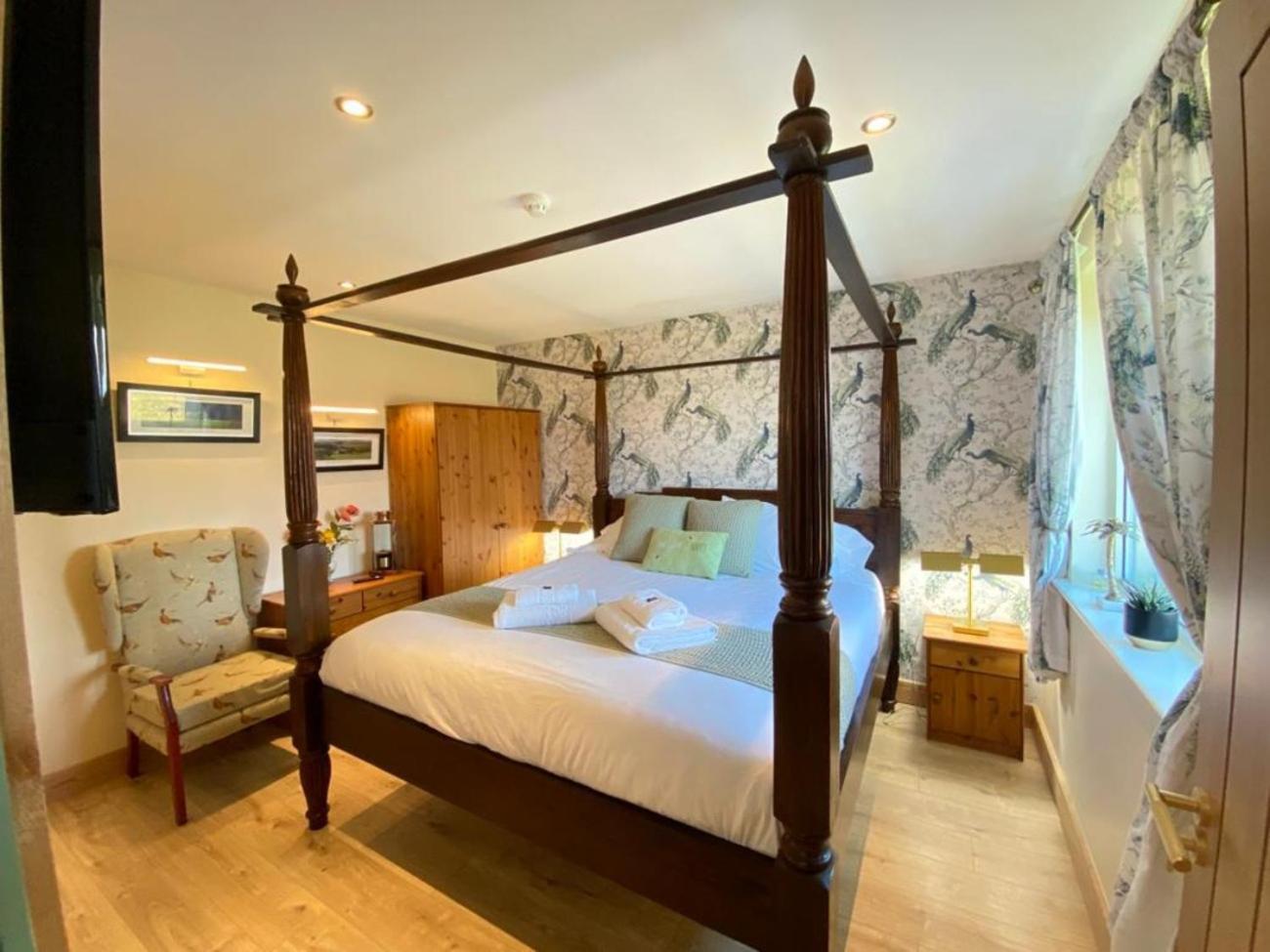 District Romantic Get Away In 1 Acre Gardens Off M6 *
