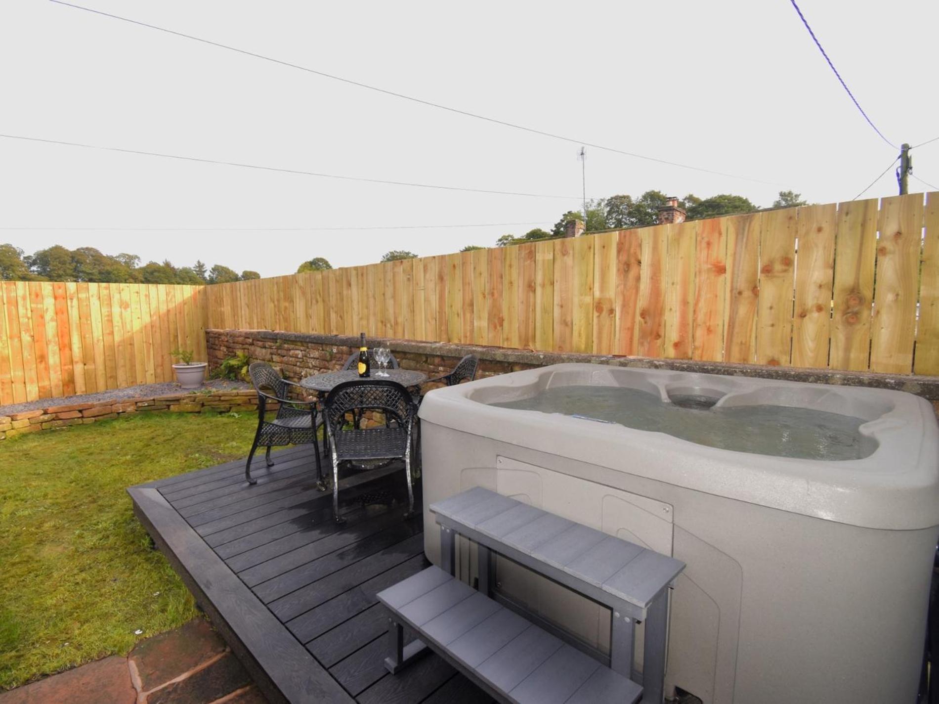 2 Bed In Ullswater 87349 Holiday home Penrith