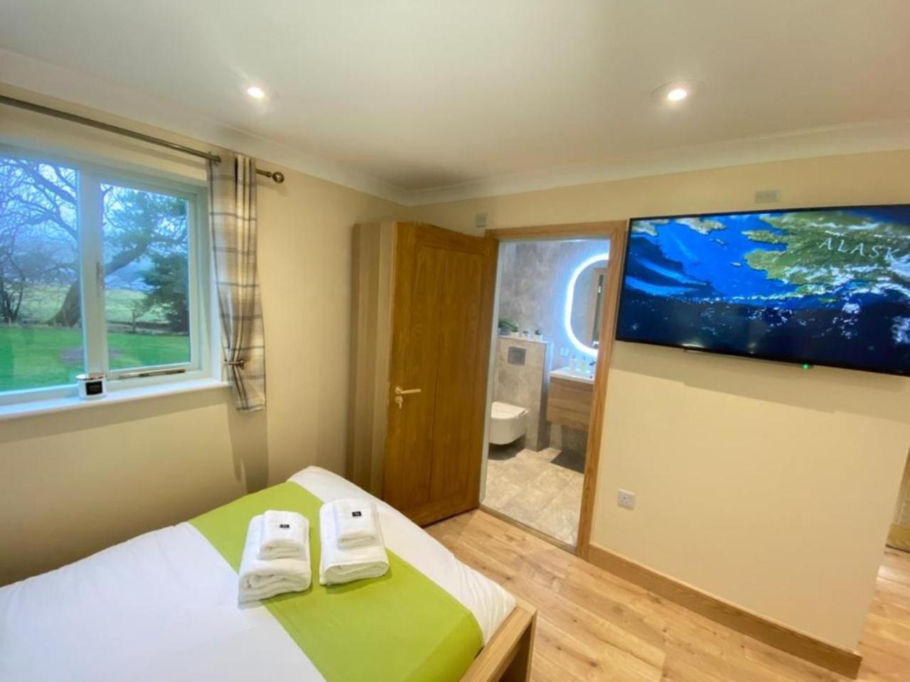 Country house District In 1 Acre Gardens Off M6 Penrith