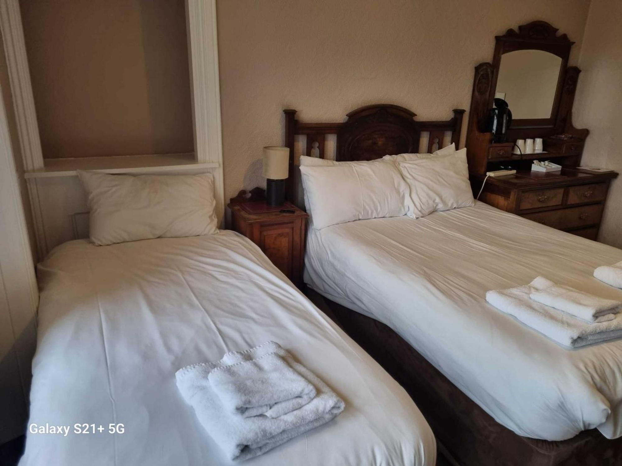 Oyo The Station Hotel 3*