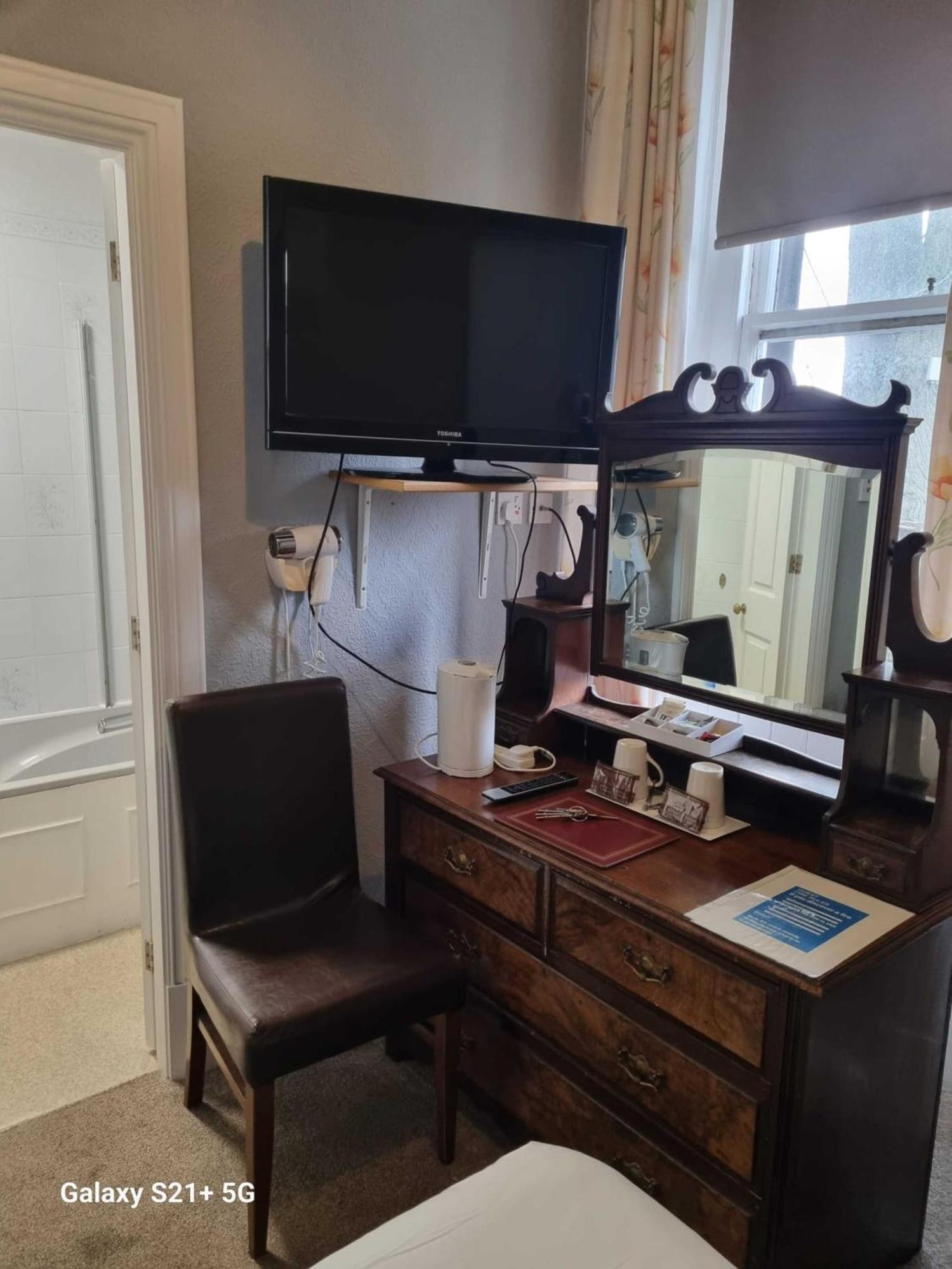 Oyo The Station Hotel 3*