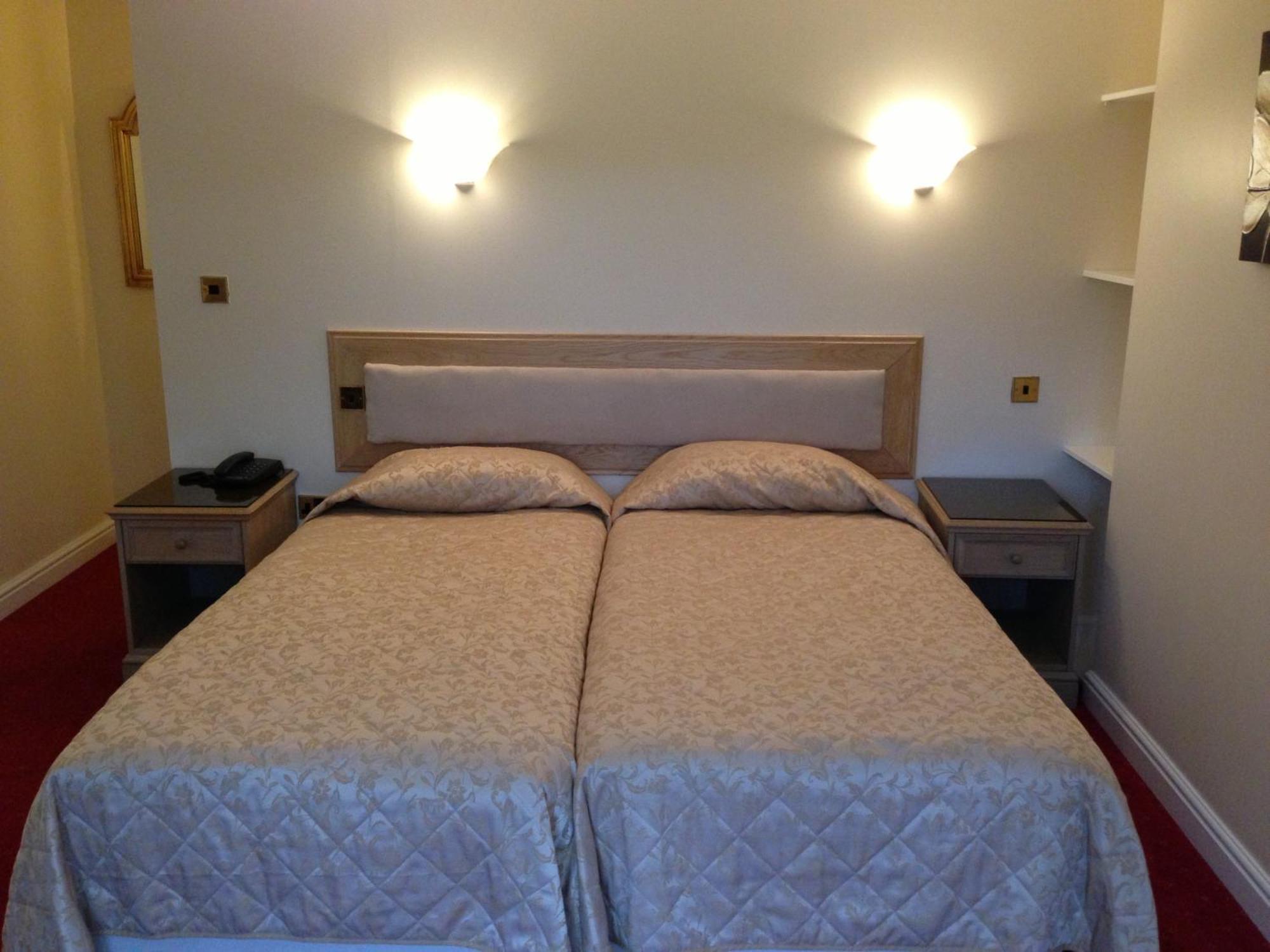 Country Hotel