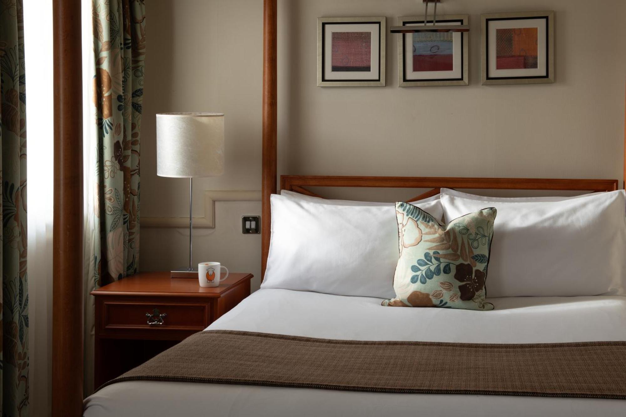 North Lakes And Hotel 4*