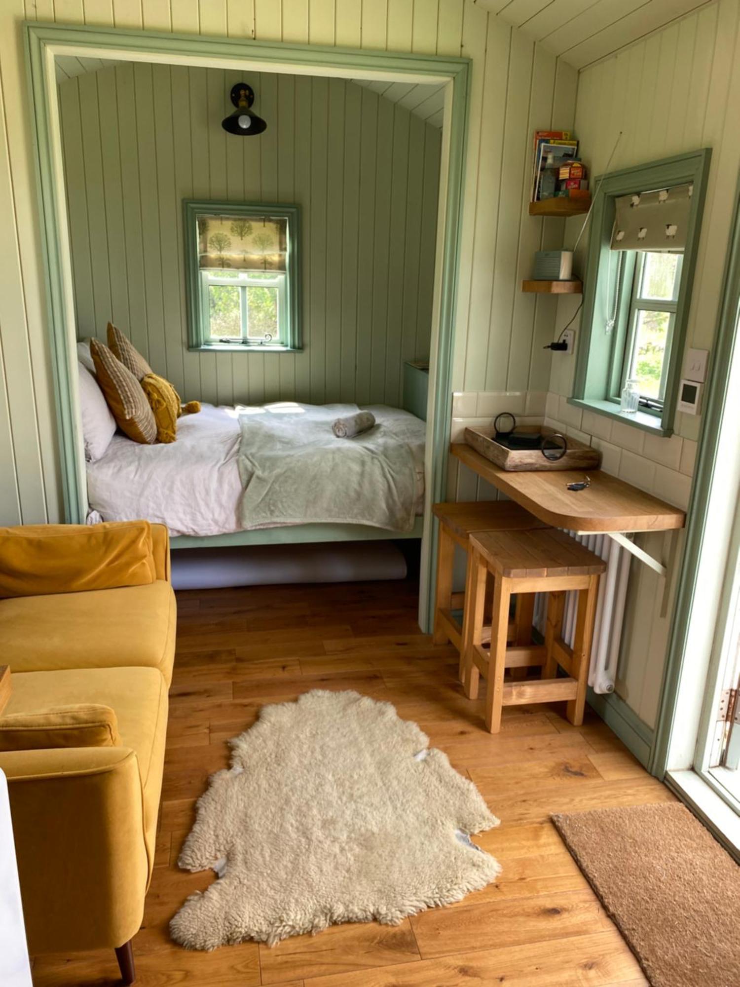 Sunset Snug Shepherd Hut Chalet *