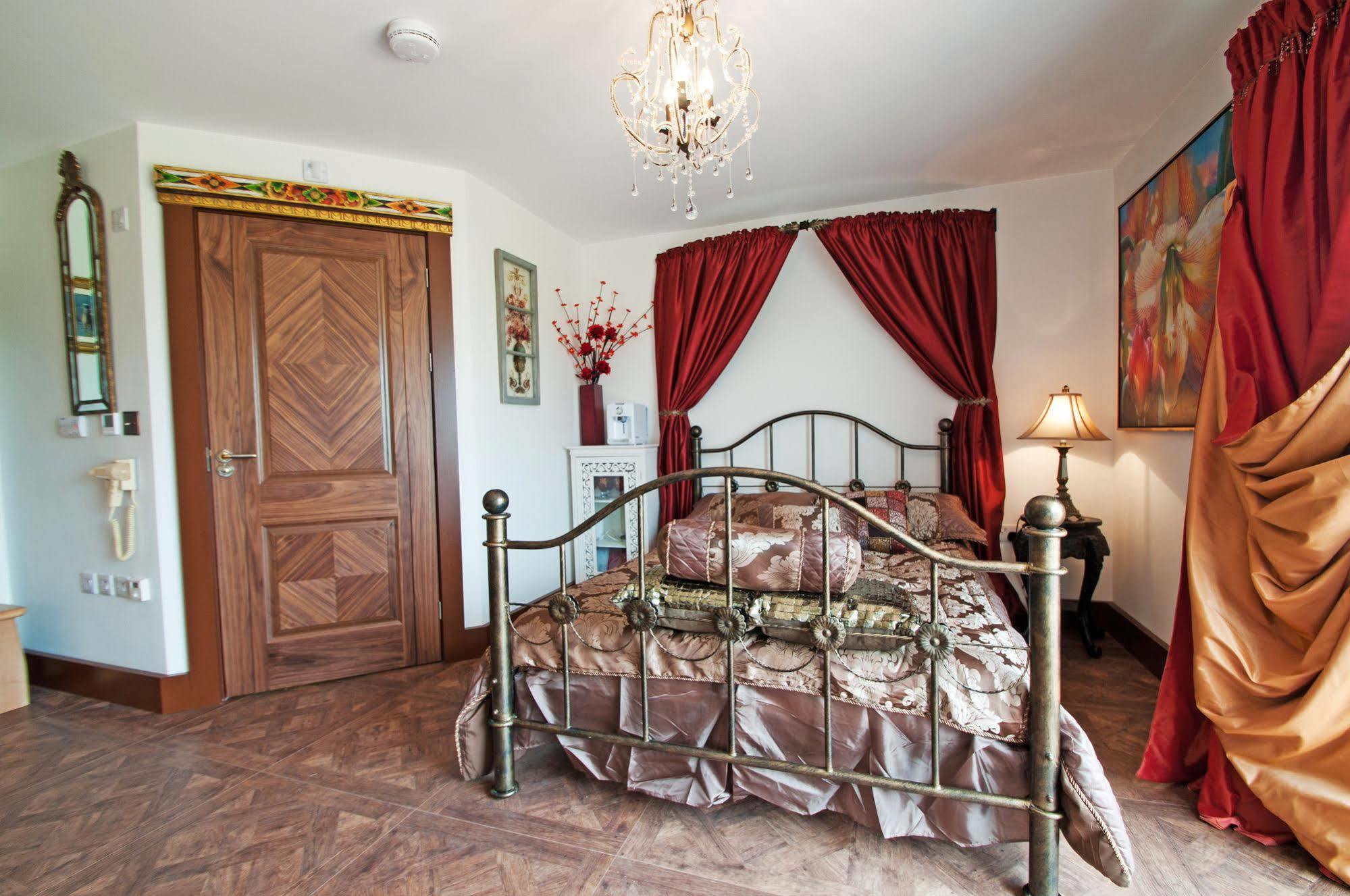Llamas Pyjamas Bed & Breakfast 5*