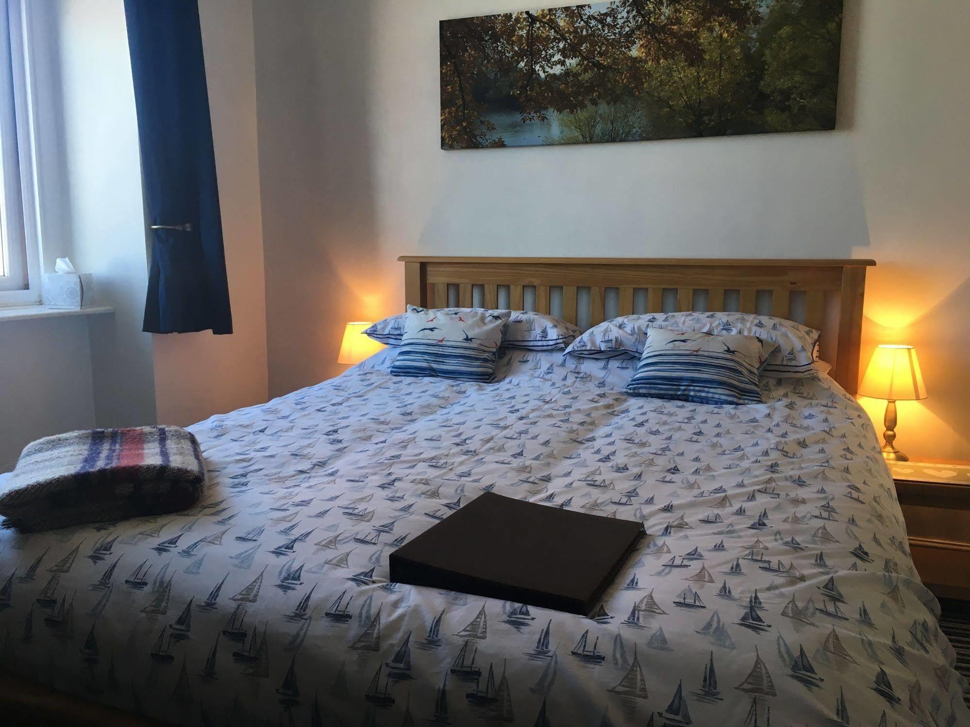 The Red Townhouse 3*