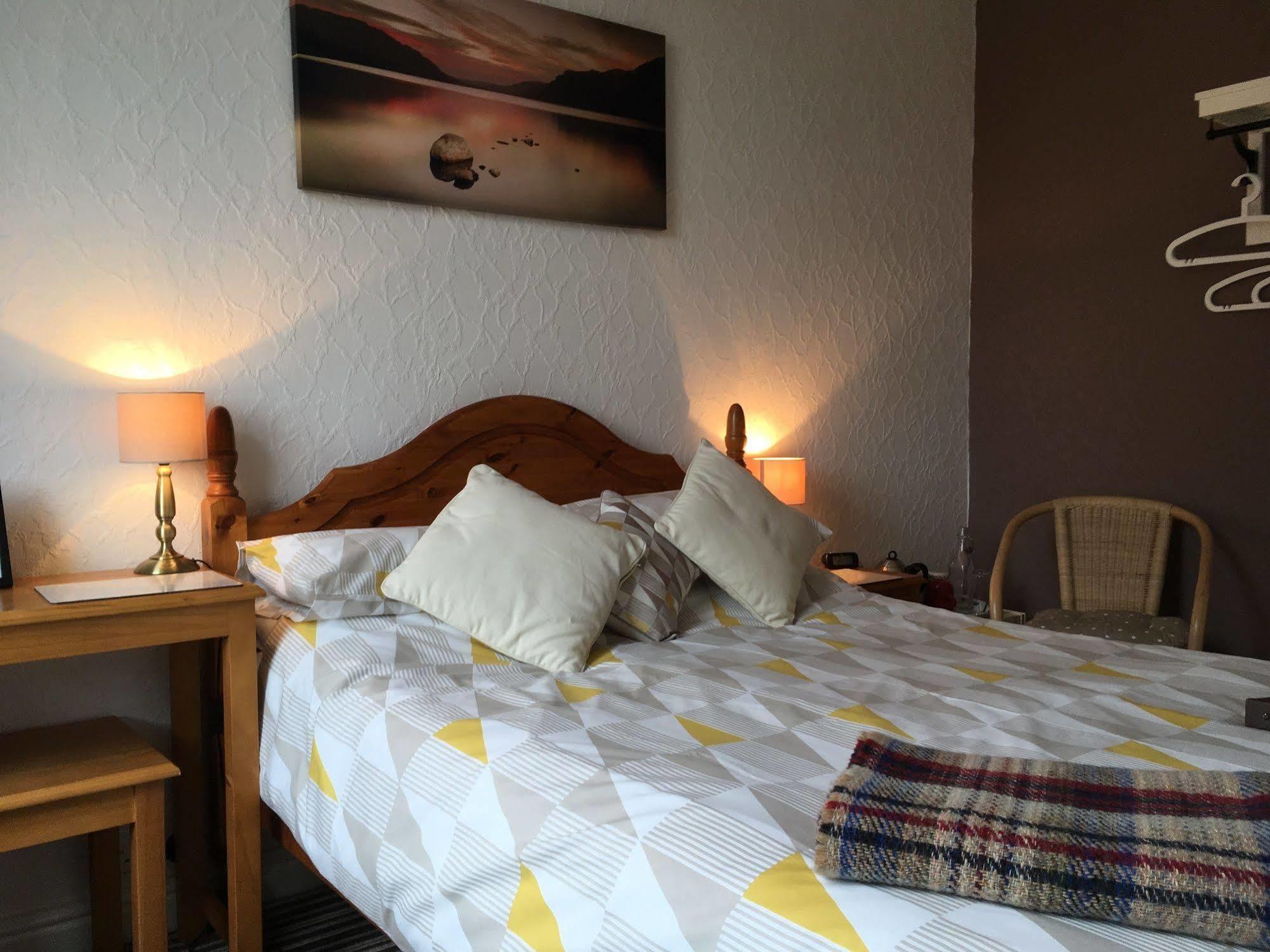 The Red Townhouse 3*