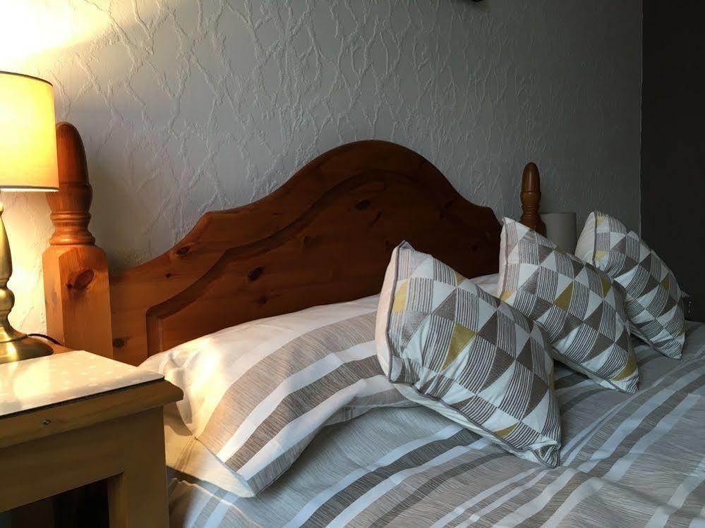The Red Townhouse 3*