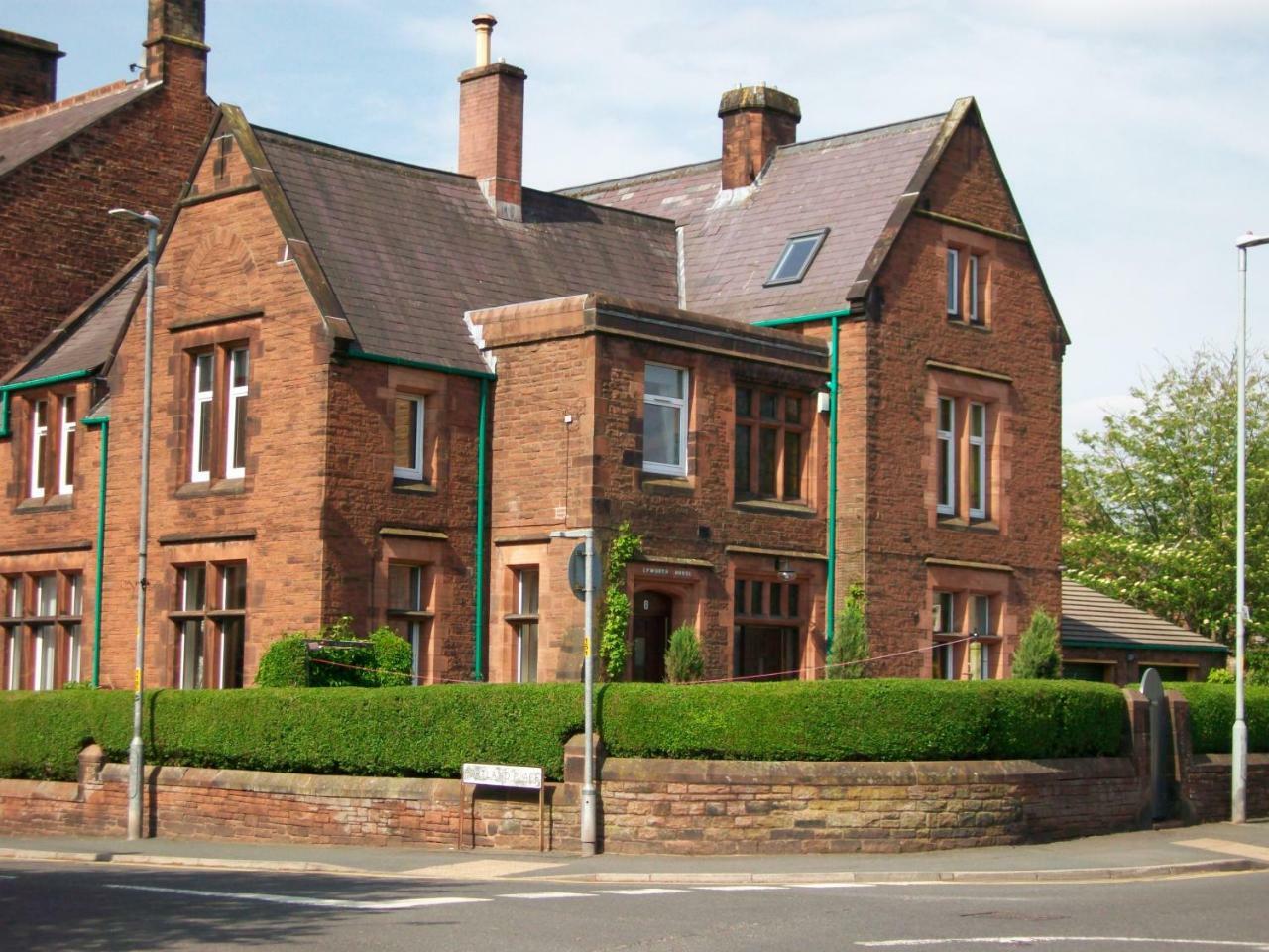 Holiday home Upstairs, Downstairs At Epworth House *