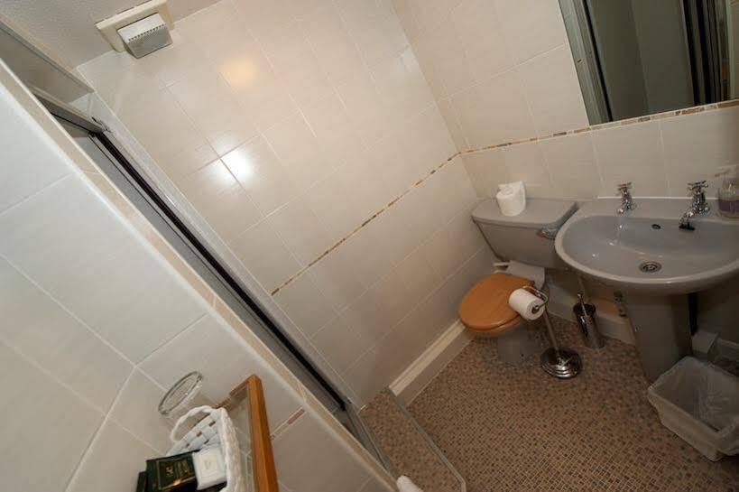 Guest house The White House 4*