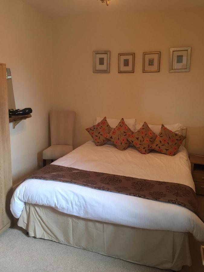 The Globe 3*