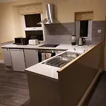 Entire Two Bedroom House In Penrith