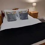 Entire Two Bedroom House In Penrith