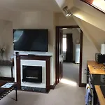 Stylish Apartment In Stone-Built Former Rectory