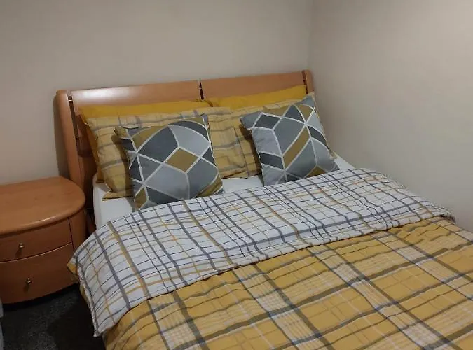 Entire Two Bedroom House In Penrith