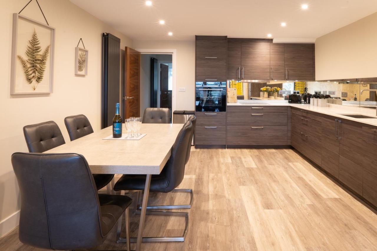 Woodside Apartment