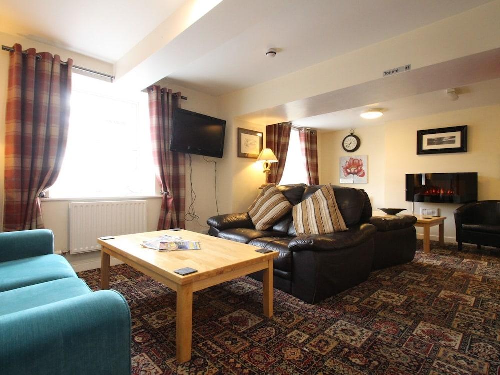 Acorn Guest house 4*
