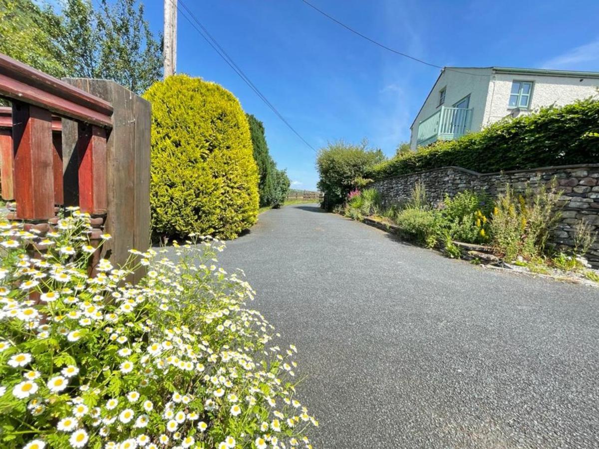 District In 1 Acre Gardens Off M6 * Penrith