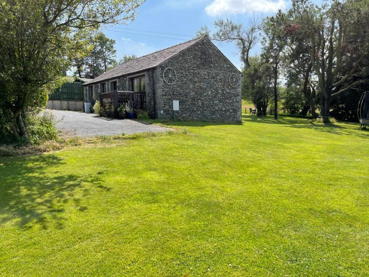 District In 1 Acre Gardens Off M6 Country house