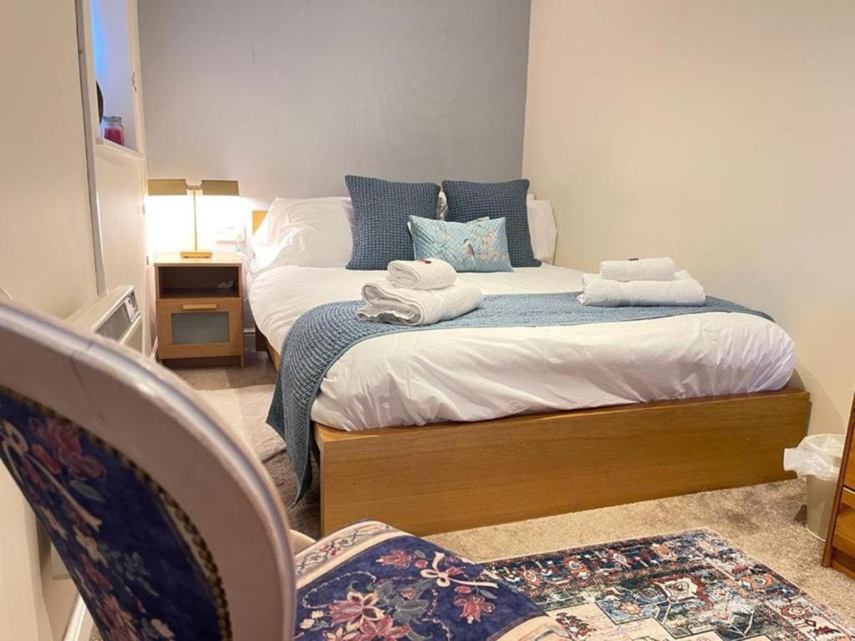 District In 1 Acre Gardens Off M6 * Penrith
