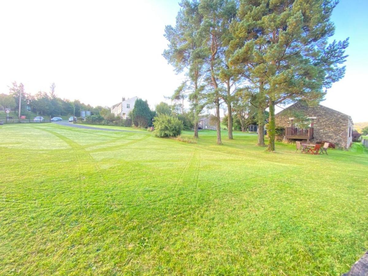 District In 1 Acre Gardens Off M6