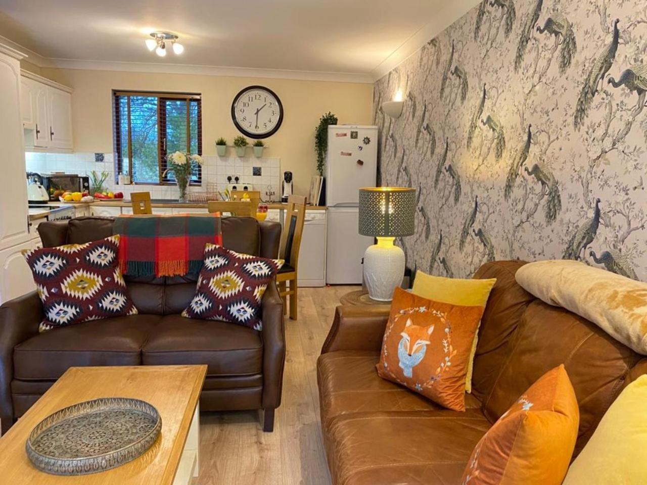 District In 1 Acre Gardens Off M6 *