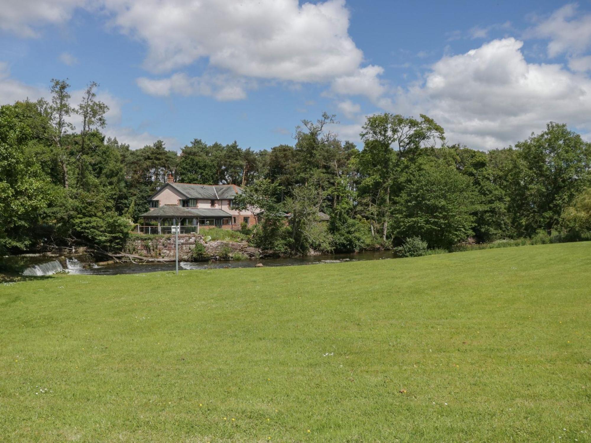 9 Eamont Park